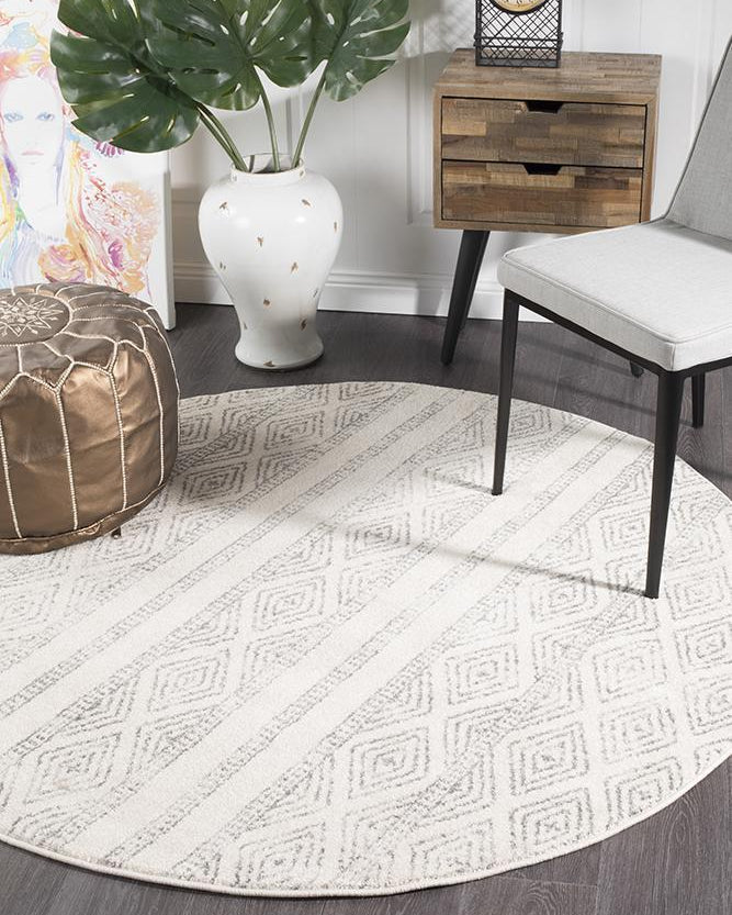 Oasis Salma White And Grey Tribal Round Rug
